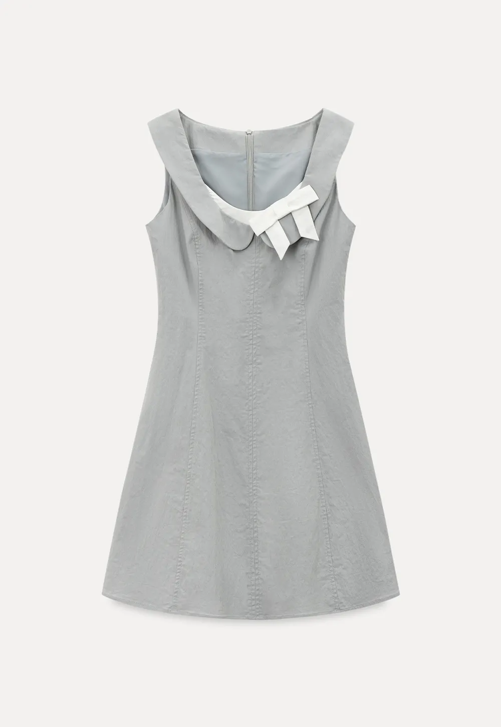Sleeveless dress with Peter Pan collar and bow detail