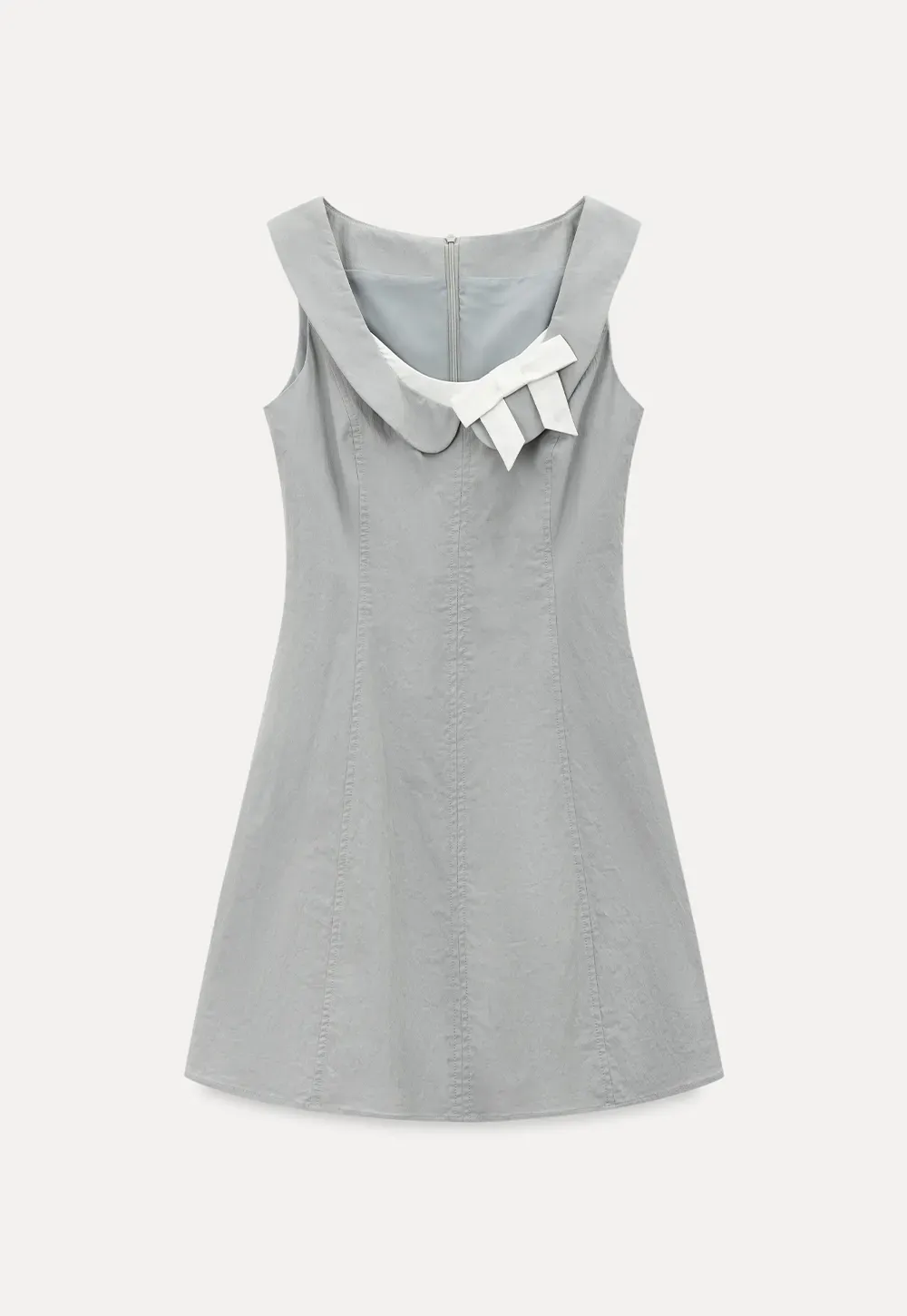 Sleeveless dress with Peter Pan collar and bow detail