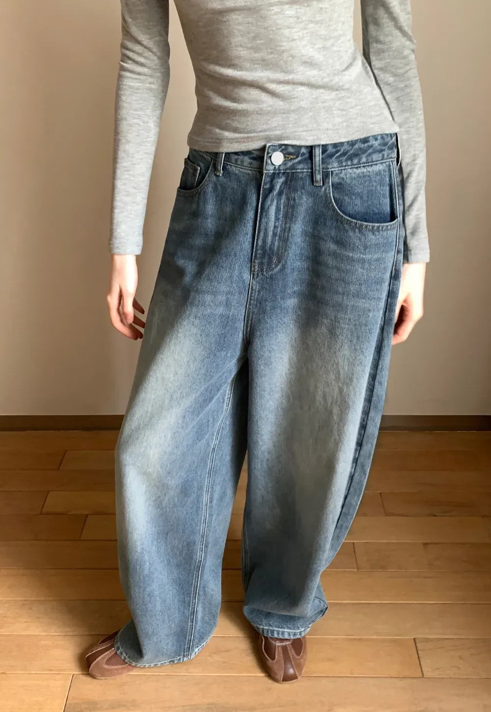 wide leg denim jeans with high waist design