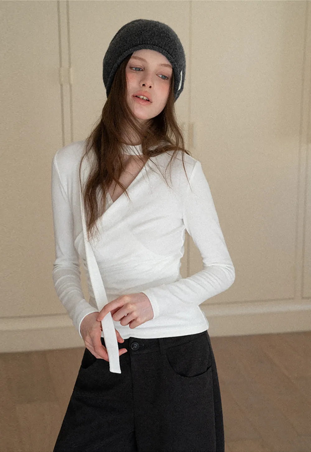 V neck long sleeve top with choker design