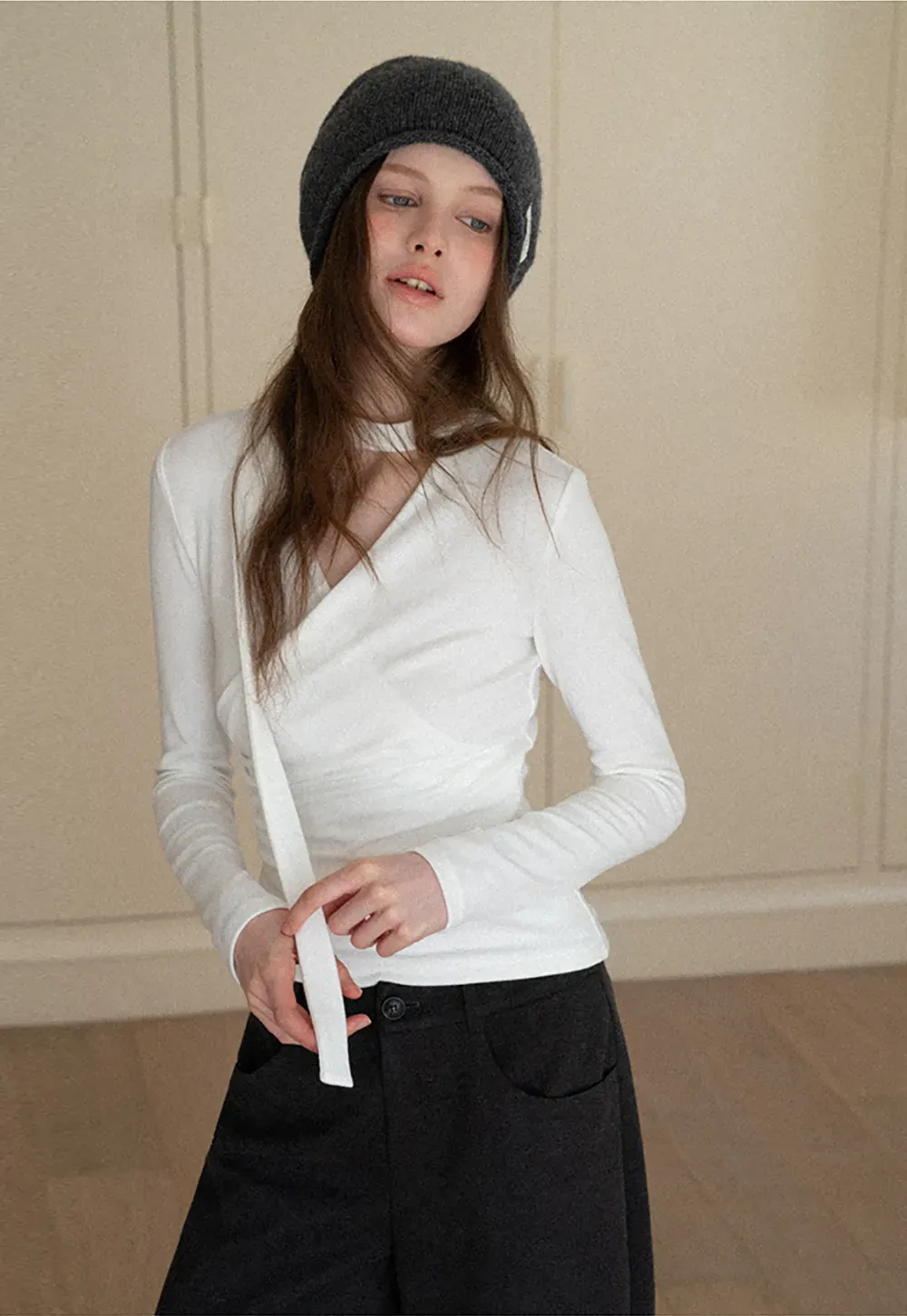 V neck long sleeve top with choker design