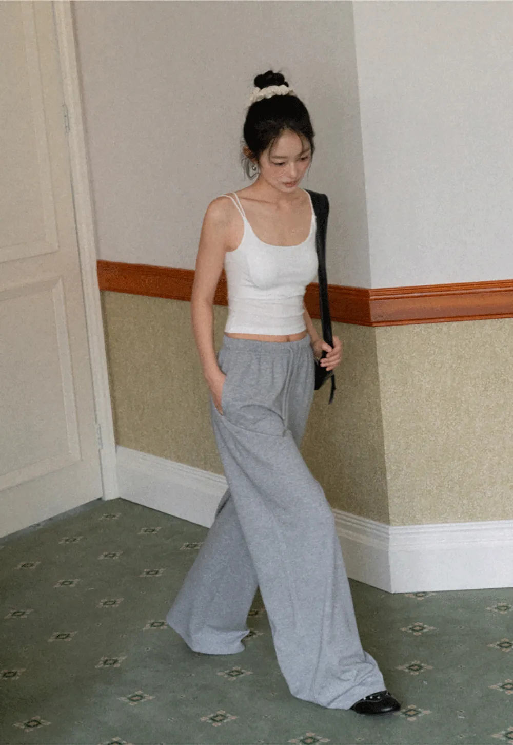 Thin strap scoop neck fitted tank top