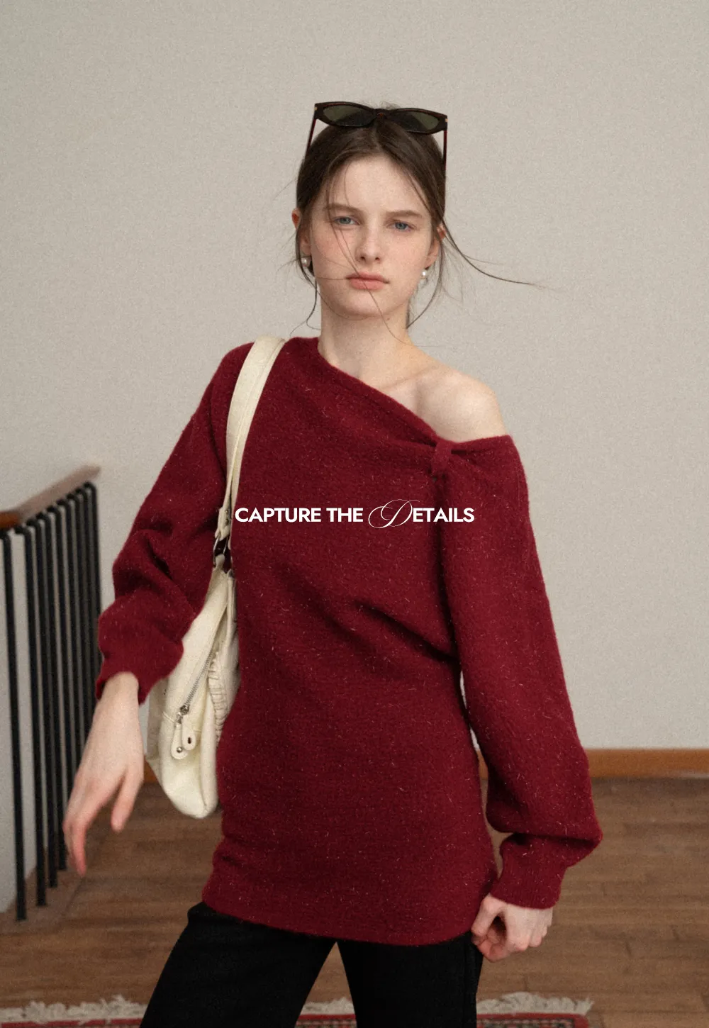 Elegant knit dress with long sleeves and round neckline