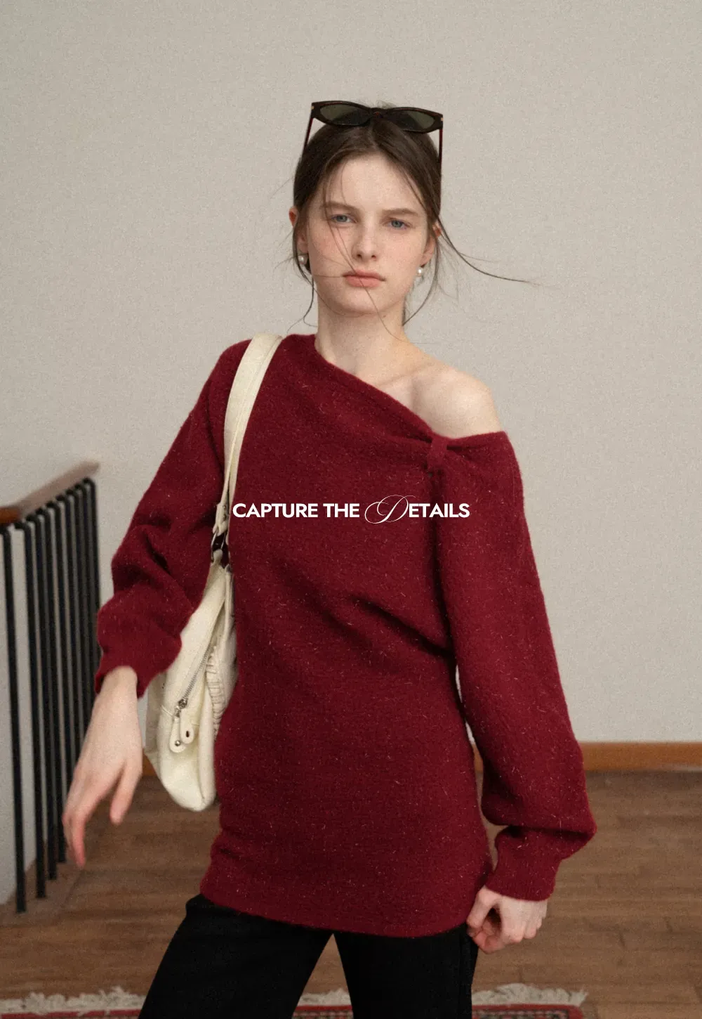 Elegant knit dress with long sleeves and round neckline