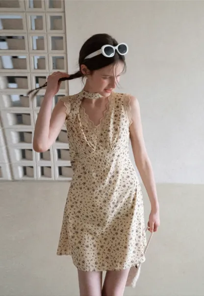 Floral Print Sleeveless Dress with Lace Trim and Choker Neckline