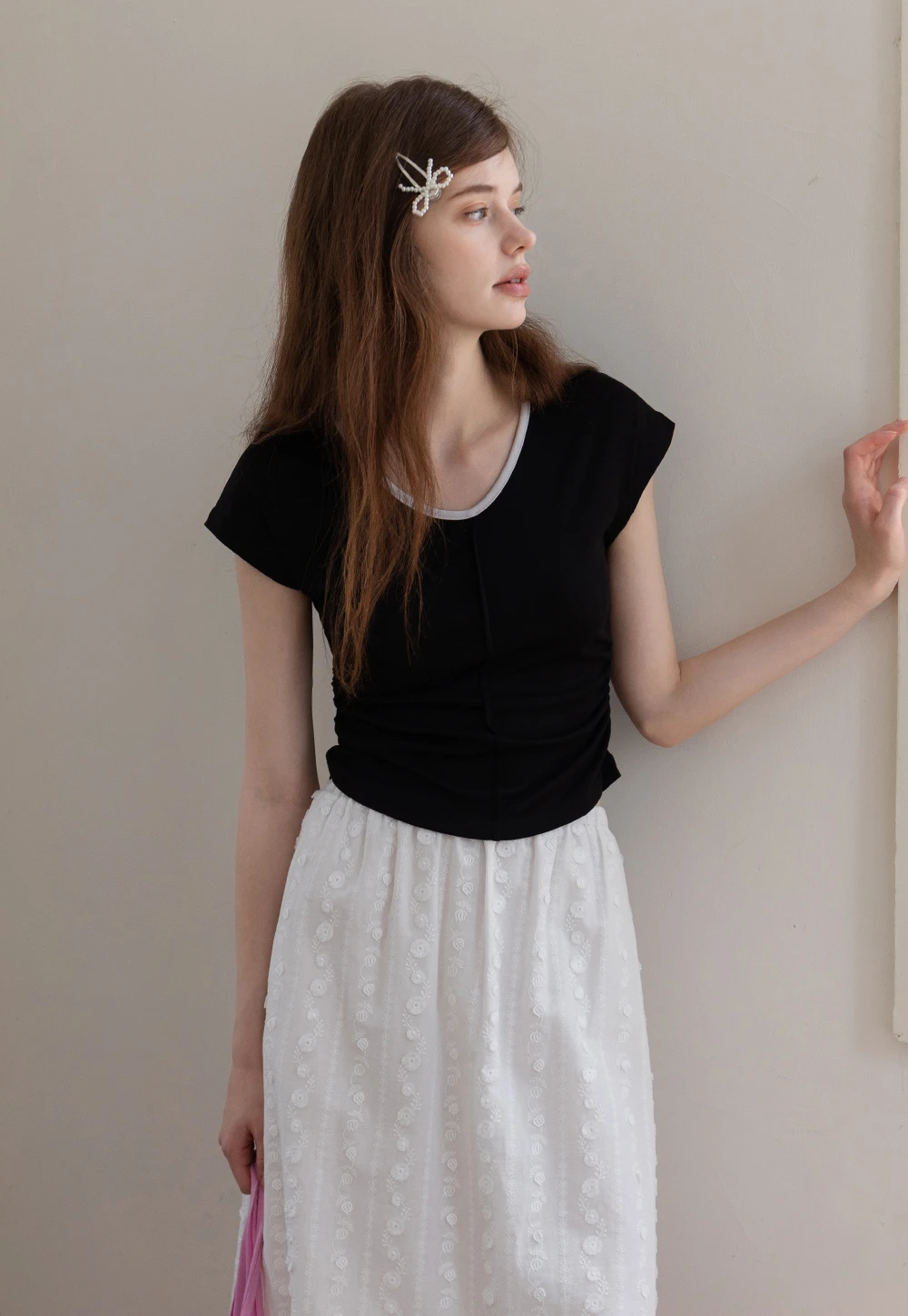 Women's Contrast Trim V-Neck Ruched Short Sleeve Top