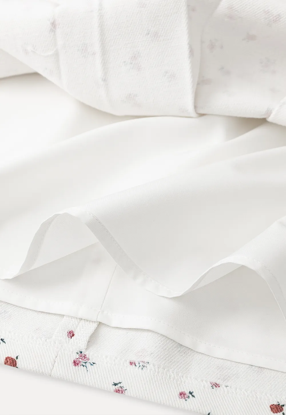 Pleated skirt with floral print