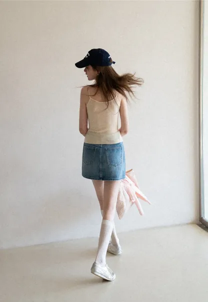 Denim mini skirt with frayed hem and front pockets