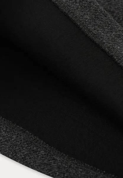 High waist tailored shorts with front pockets and zipper closure