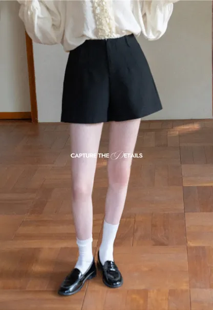 High waist pleated shorts with flared hem