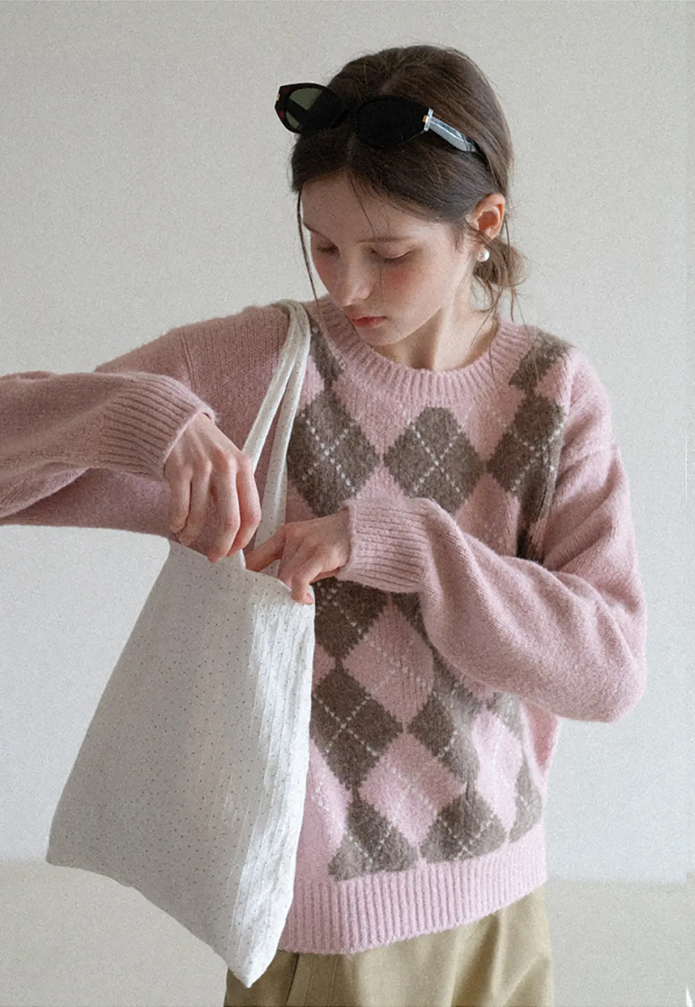 Classic diamond pattern wool knit sweater for casual wear