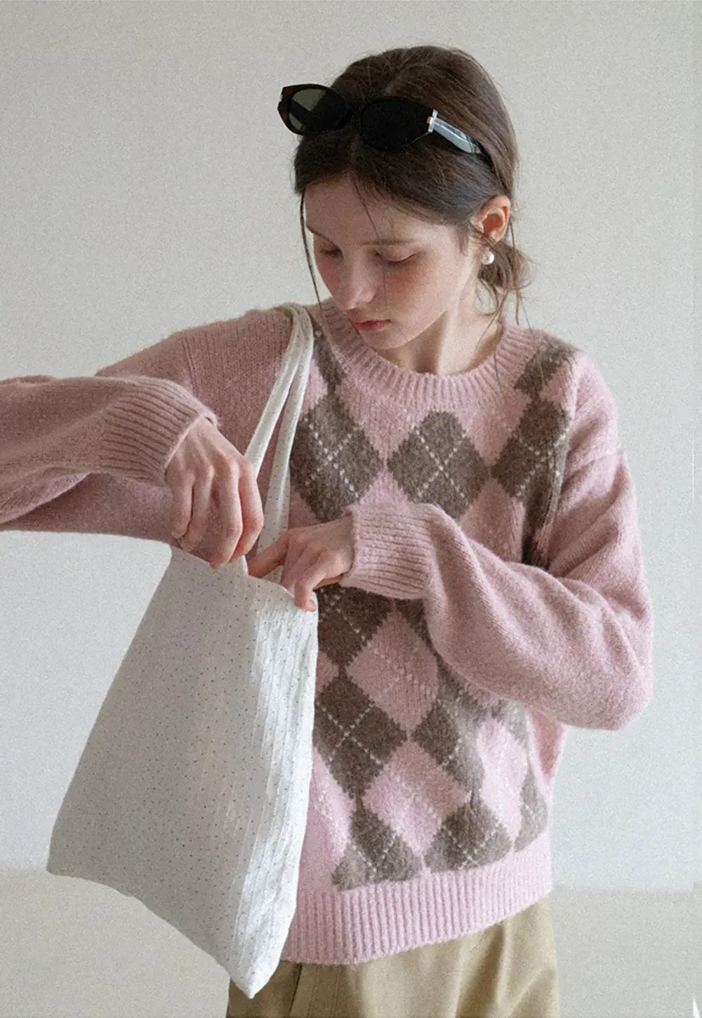 Classic diamond pattern wool knit sweater for casual wear