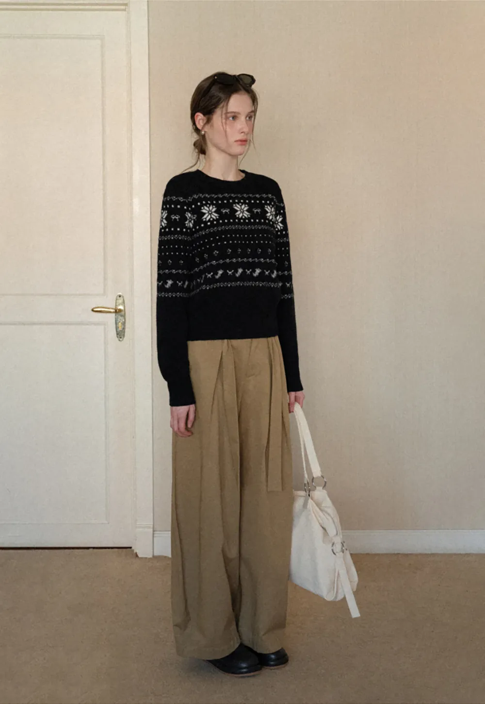 Wide leg pleated casual pants with tie waist design