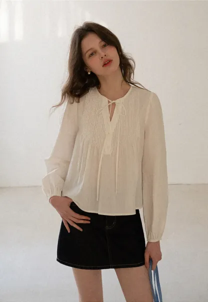 Pleated blouse with tie neck and long sleeves