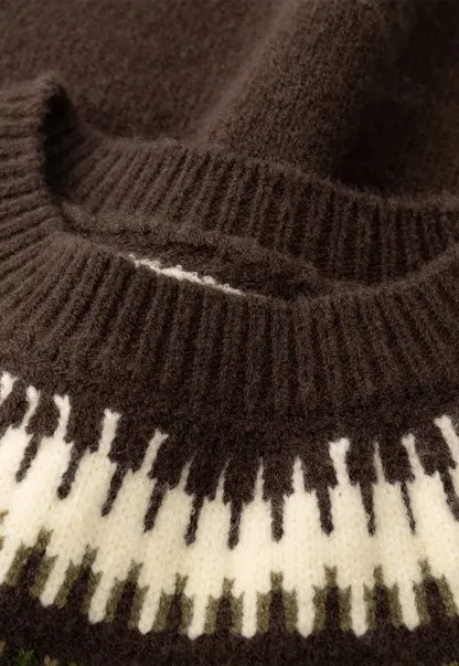 Woolen Knit Sweater and Skirt Set with Pattern Design