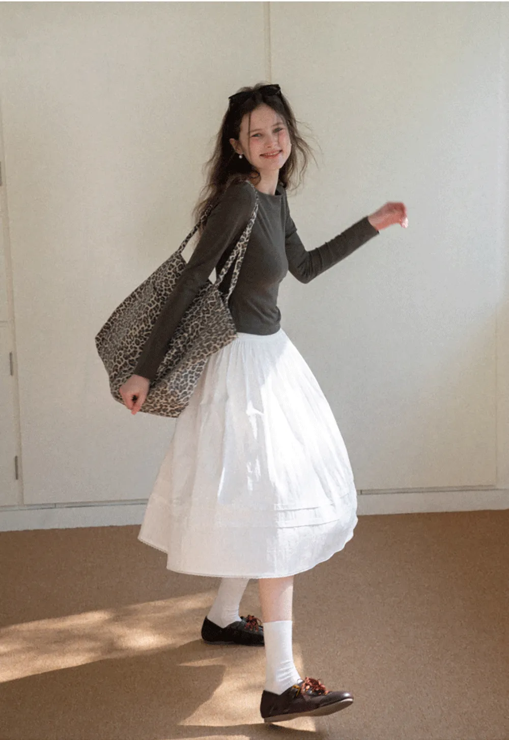 Lightweight pleated midi skirt with elastic waist