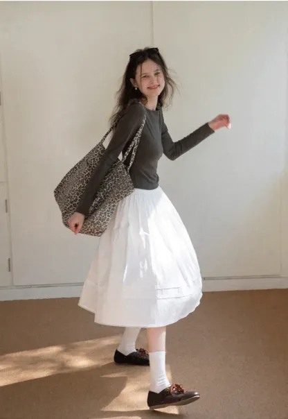 Lightweight pleated midi skirt with elastic waist