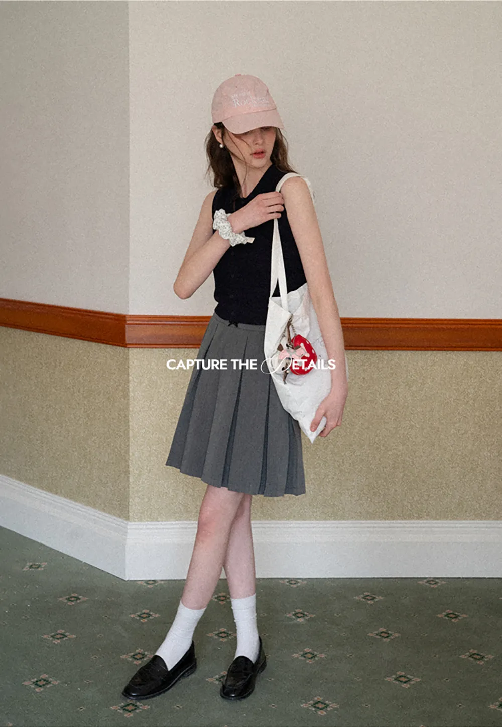 Sleeveless Knit Top with Collar and Buttons