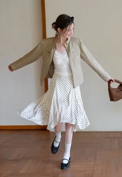 Short jacket with stand collar and front pockets