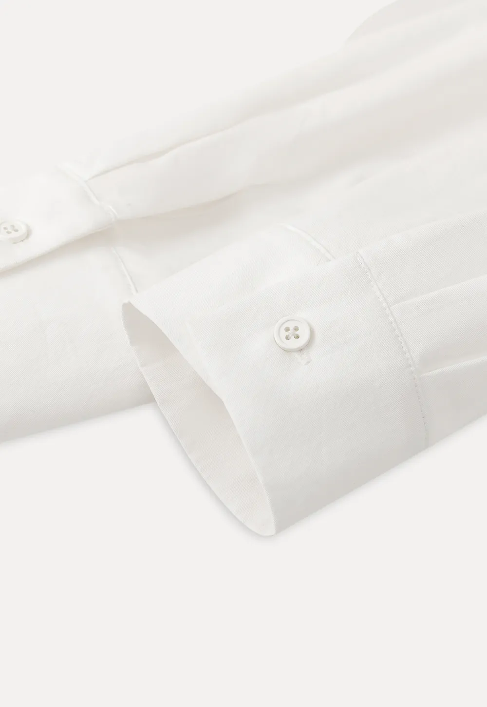 Elegant blouse with scalloped collar and long sleeves for versatile styling