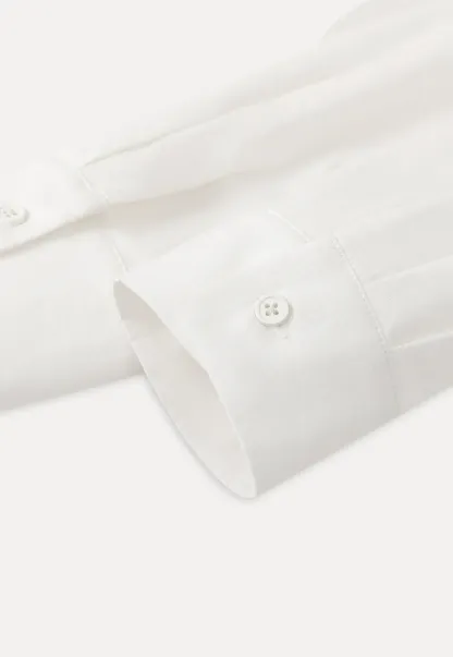 Elegant blouse with scalloped collar and long sleeves for versatile styling