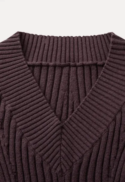 Elegant Ribbed Knit Sweater with V-Neck Design