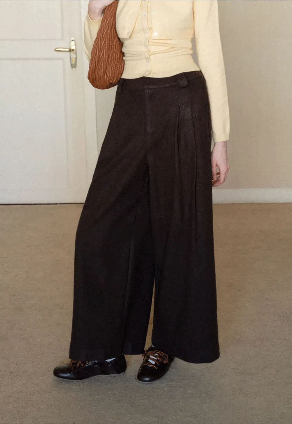 Wide leg pleated casual pants with high waist design