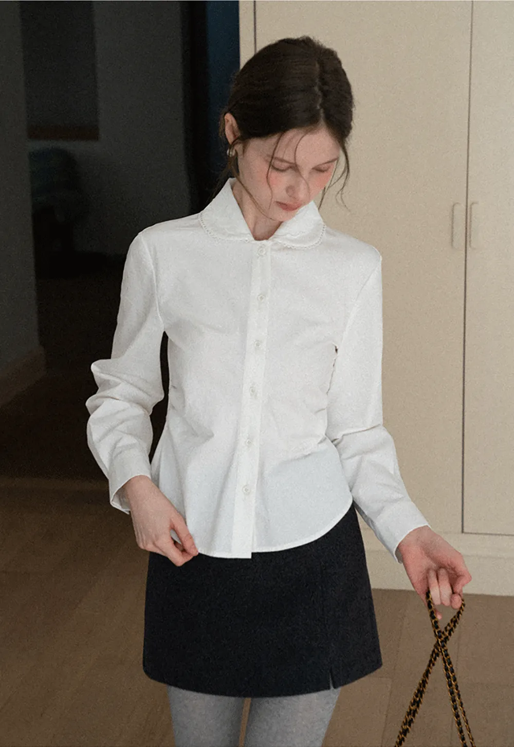Elegant blouse with scalloped collar and long sleeves for versatile styling