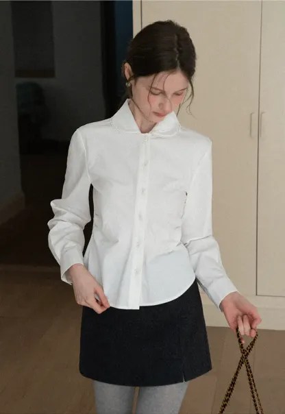Elegant blouse with scalloped collar and long sleeves for versatile styling