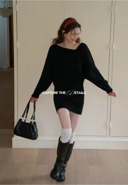 Elegant knit dress with long sleeves and round neckline