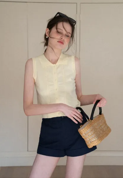 Sleeveless Knit Top with Collar and Buttons