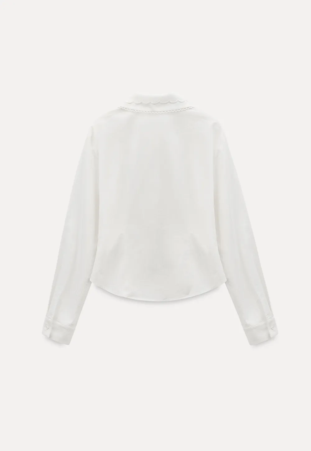 Elegant blouse with scalloped collar and long sleeves for versatile styling