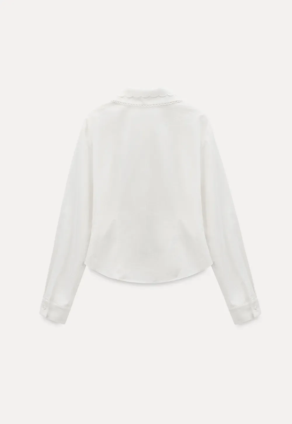 Elegant blouse with scalloped collar and long sleeves for versatile styling