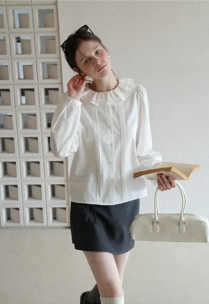 A-line mini skirt with front zipper closure