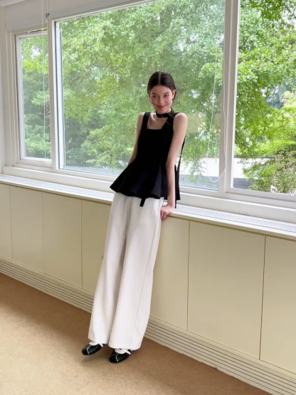 Choker Neckline Pleated Sleeveless Top