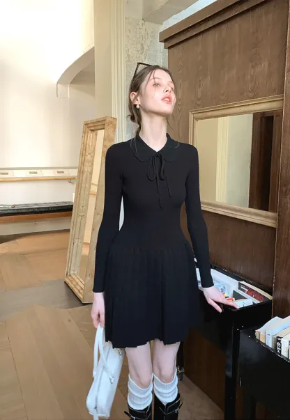 Elegant Knit Dress with Bow Detail and Flared Hem