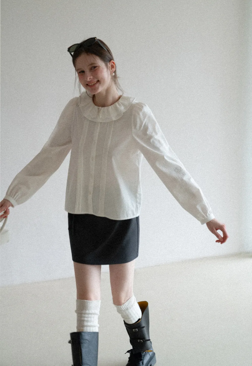 Elegant Blouse with Ruffled Collar and Pintuck Detail