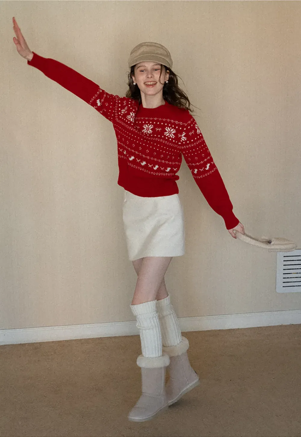 Winter Snowflake Knit Sweater with Round Neck Design