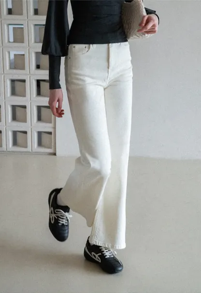 flared high waist jeans with back pocket design