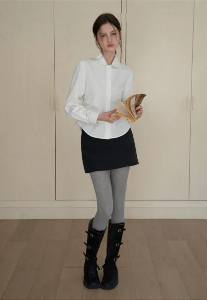 Elegant blouse with scalloped collar and long sleeves for versatile styling