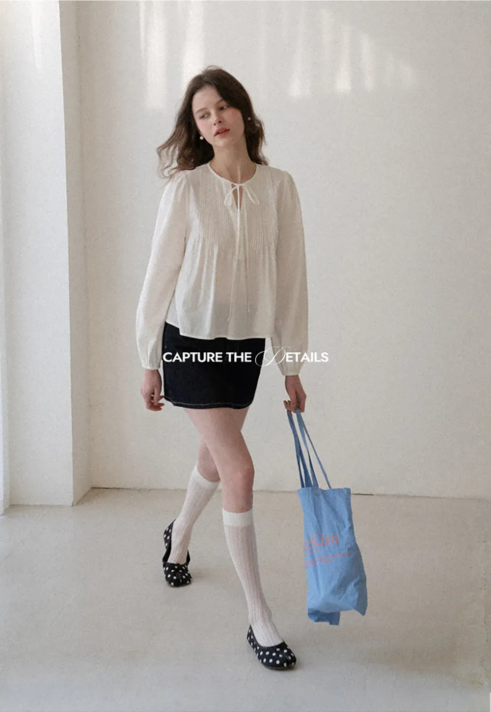 Pleated blouse with tie neck and long sleeves