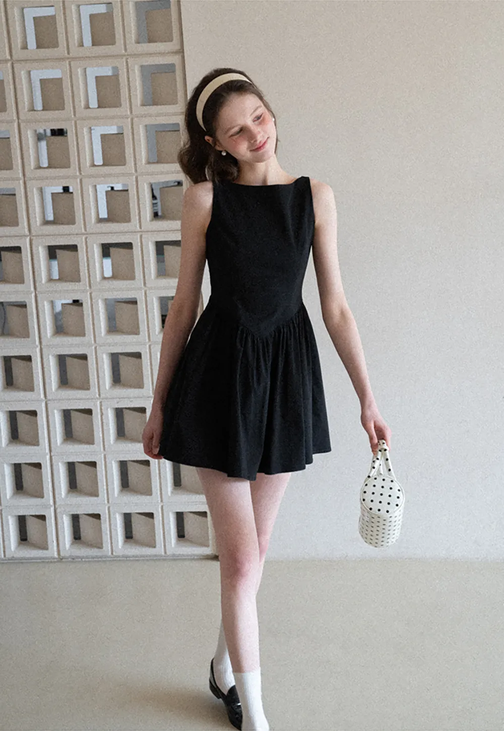 Sleeveless dress with back bow detail