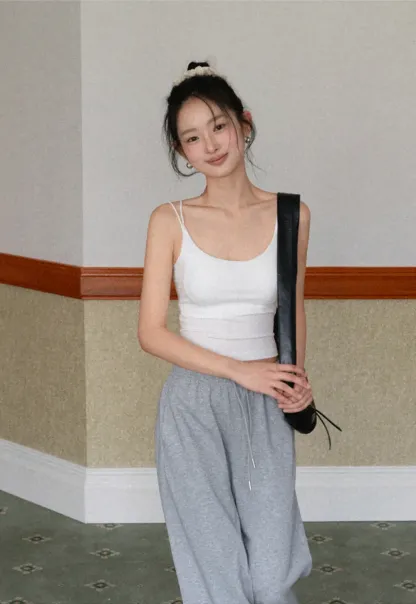 Thin strap scoop neck fitted tank top
