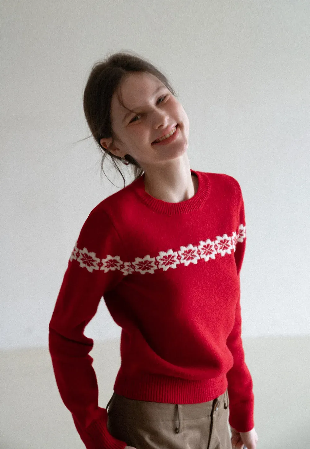 Round Neck Sweater with Snowflake Pattern Design