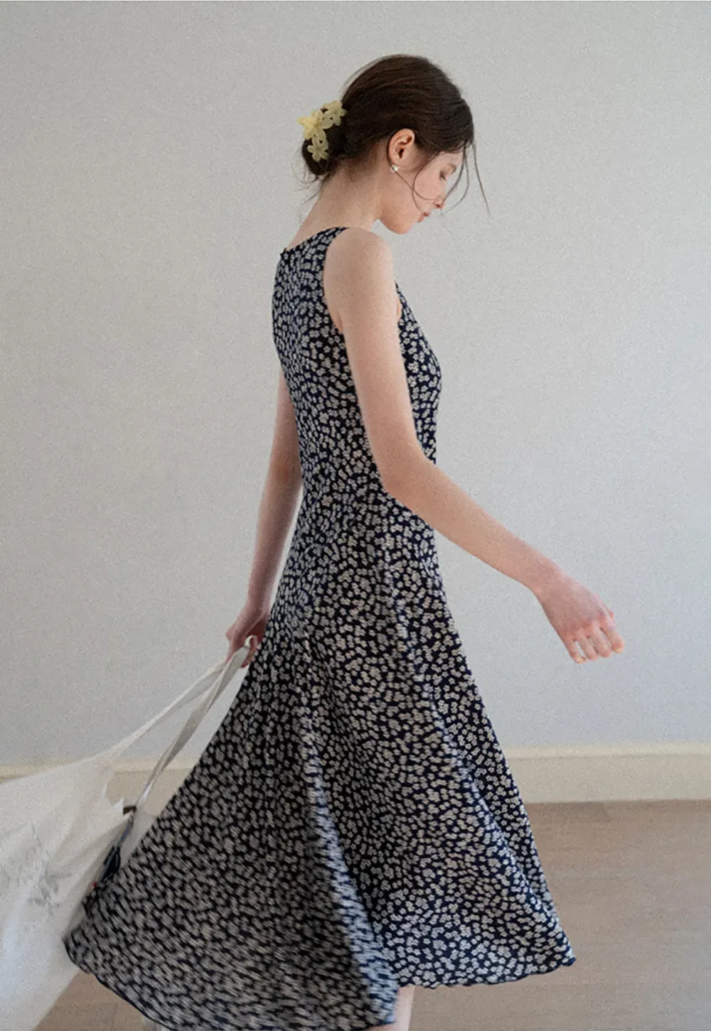 Floral Print Sleeveless Midi Dress with V Neck