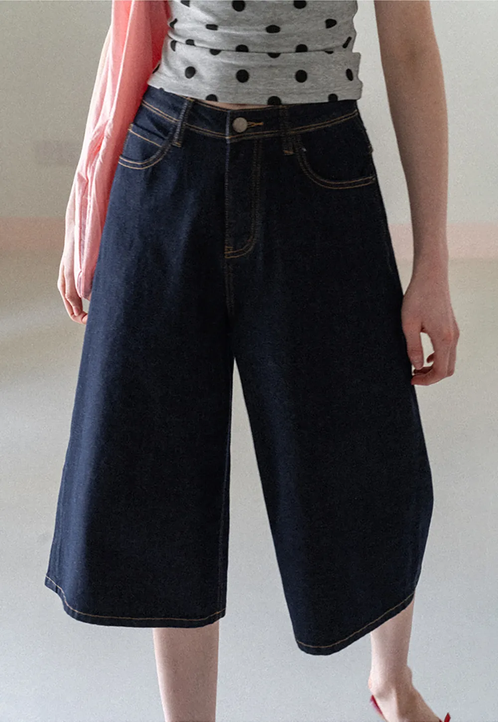 Wide leg cropped denim pants with contrast stitching