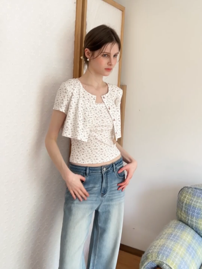 Wide leg flared denim jeans with front pockets