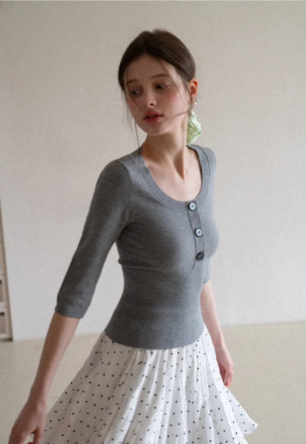 Woolen knit sweater with ribbed hem and cuffs