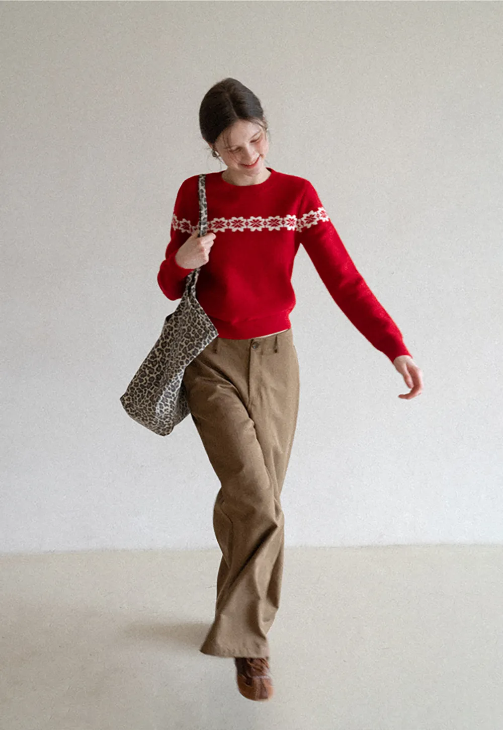 Wide leg casual pants with front pockets and relaxed fit