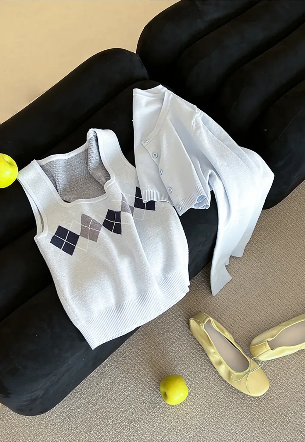 Woolen knit sweater with argyle pattern and buttons